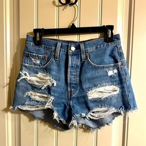 Women’s Levi’s 501 Deconstruct Denim Shorts Sz 26